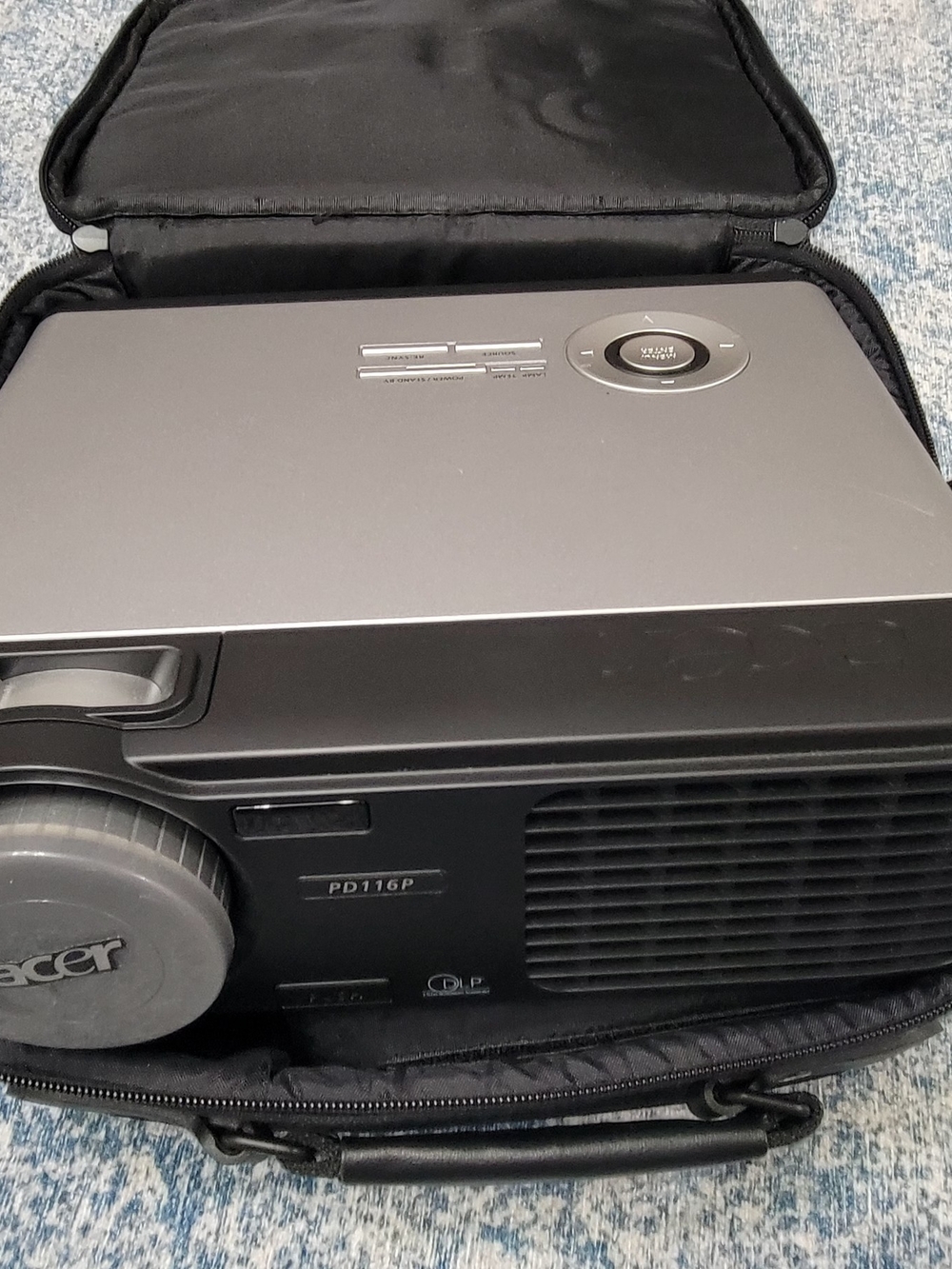 Acer Projector Quick Start Guide and Software Disc. - Picture 2 of 8